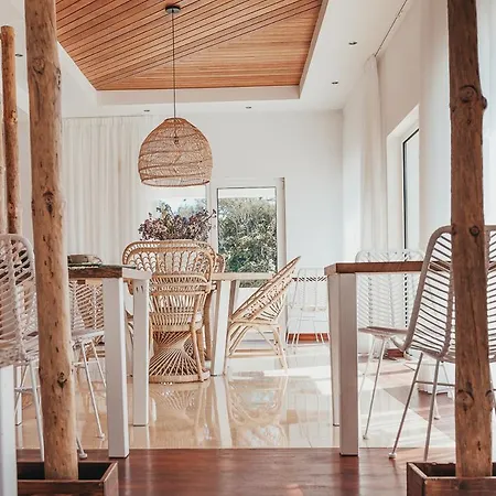 Joy House Bed & Breakfast 2*