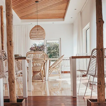 Joy House Couette-café 4*
