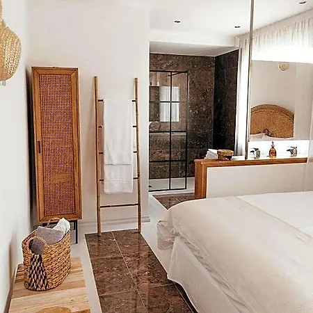 Joy House Bed & Breakfast 4*