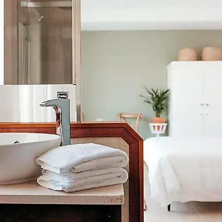 Joy House Bed & Breakfast 4*